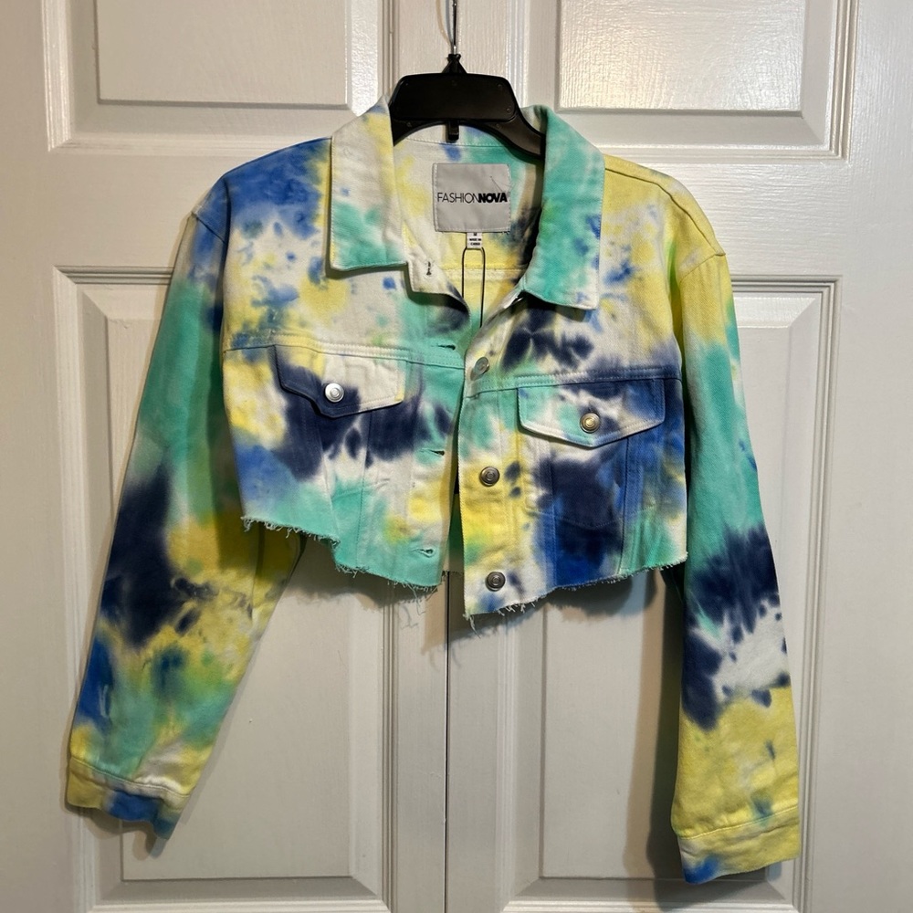NWT Fashion Nova Jacket Size M Medium Drama Queen Tie Dye Cropped Denim Raw Hem